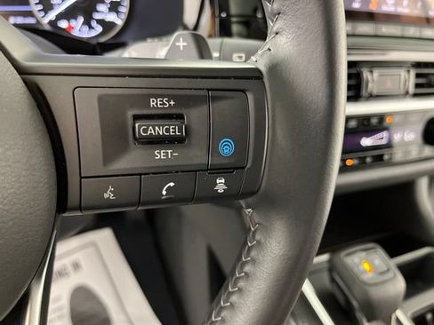 Used 2025 Nissan Pathfinder SV w/ SV Premium Package FWD image 21