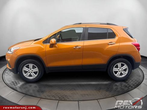 Used 2017 Chevrolet Trax LT w/ LT Convenience Package AWD/4WD image 2
