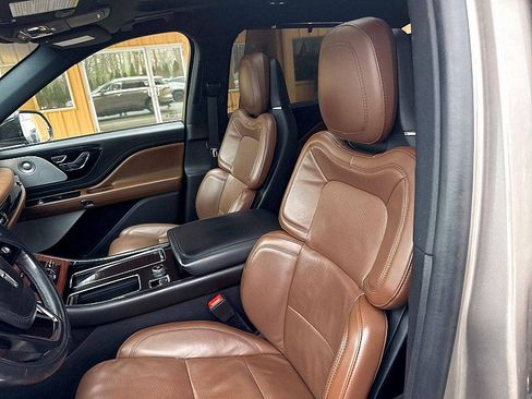 Used 2021 Lincoln Aviator Reserve w/ Equipment Group 202A AWD/4WD image 9
