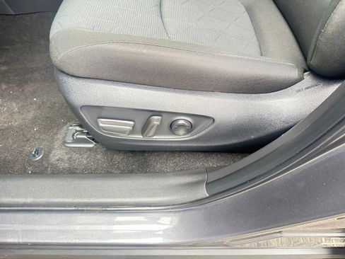 Used 2025 Toyota RAV4 XLE image 23