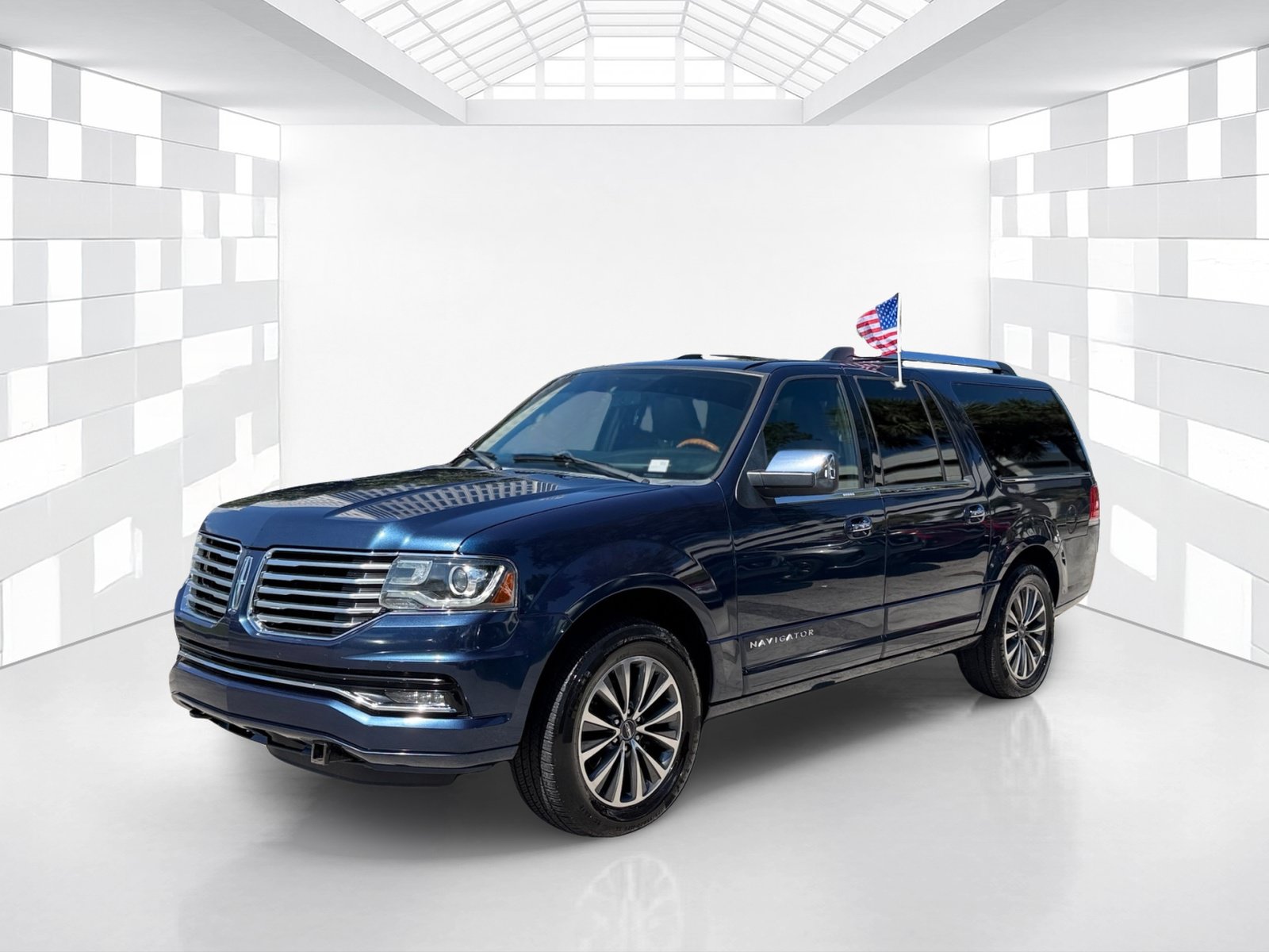 Used 2017 Lincoln Navigator L Select RWD image 3