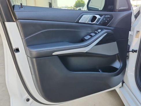 Used 2022 BMW X7 M50i AWD/4WD image 11