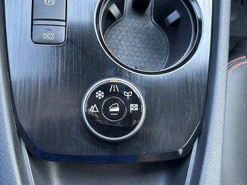 Used 2025 Nissan Rogue SV image 32