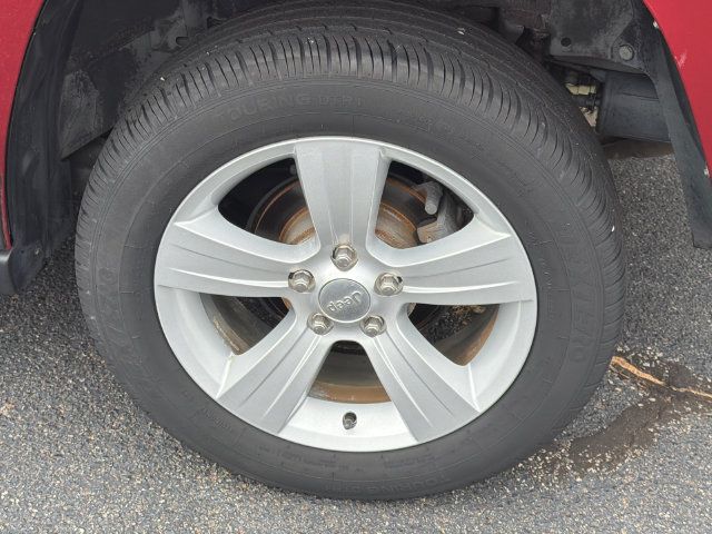 Used 2019 Jeep Cherokee Latitude Plus FWD image 20