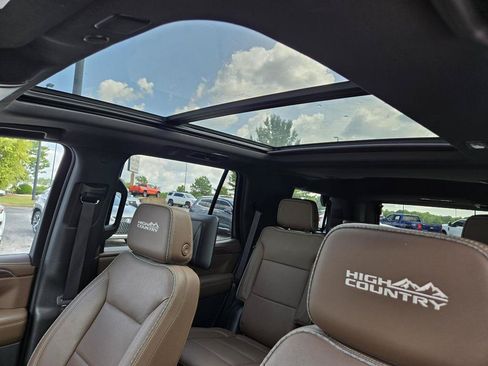 Used 2024 Chevrolet Tahoe High Country w/ Premium Package 2 AWD/4WD image 17