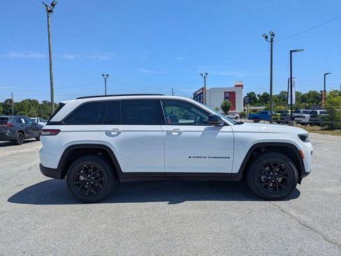 New 2026 Jeep Grand Cherokee Altitude RWD image 2