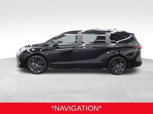 Used 2025 Toyota Sienna XSE image 5