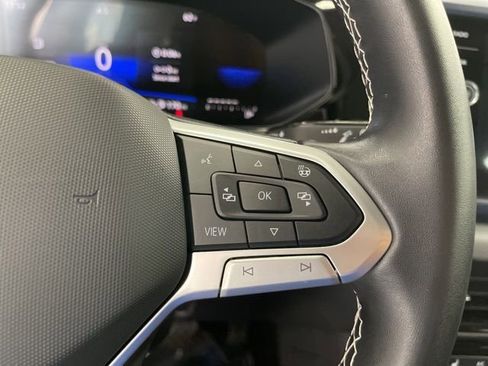 Used 2023 Volkswagen Taos SE w/ Panoramic Sunroof Package FWD image 17