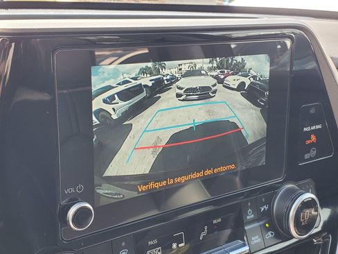 Used 2025 Toyota Highlander XLE image 29