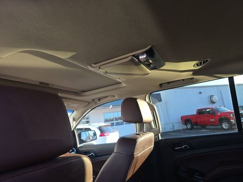 Used 2019 Chevrolet Suburban Premier image 11