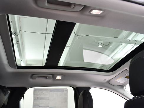 New 2025 Ford Escape SE w/ PHEV Premium Package FWD image 17