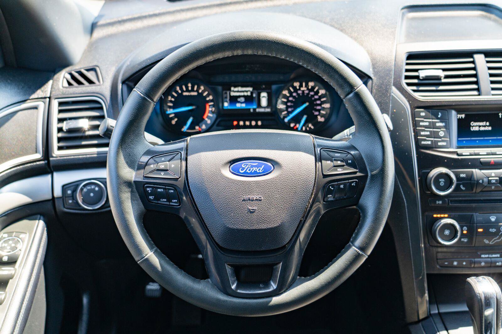 Used 2017 Ford Explorer XLT FWD image 18