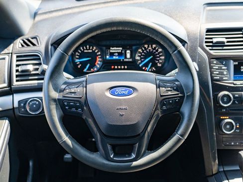 Used 2017 Ford Explorer XLT FWD image 18