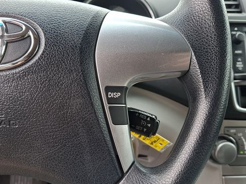 Used 2013 Toyota Highlander Plus AWD/4WD image 22