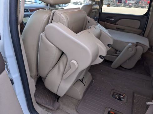 Used 2010 Chevrolet Suburban LTZ image 15