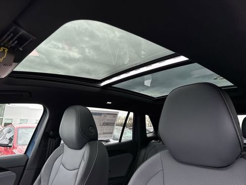New 2026 Volkswagen Tiguan SE R-Line FWD image 18