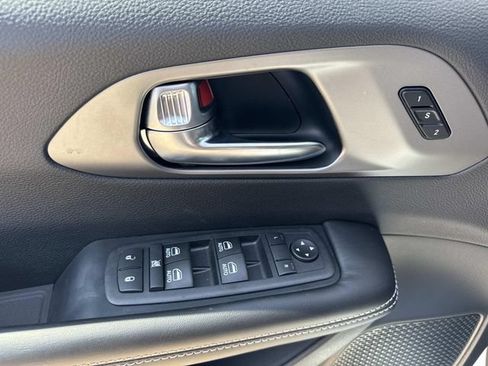 New 2027 Chrysler Pacifica Select FWD image 20