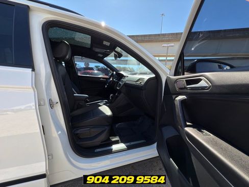 Used 2021 Volkswagen Tiguan SE FWD image 40