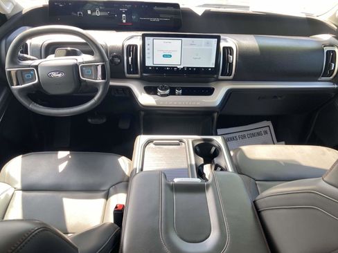 Used 2025 Ford Expedition Active RWD image 18