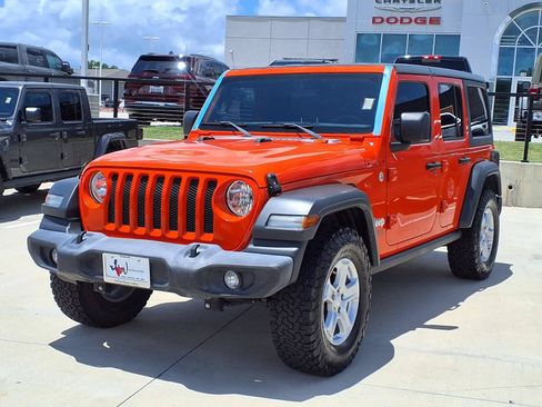 Used 2018 Jeep Wrangler Unlimited Sport S AWD/4WD image 3