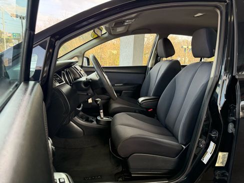 Used 2009 Nissan Versa SL image 8