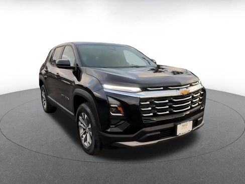 Used 2025 Chevrolet Equinox LT image 3