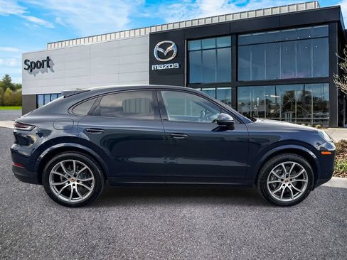 Used 2024 Porsche Cayenne Coupe AWD/4WD image 2