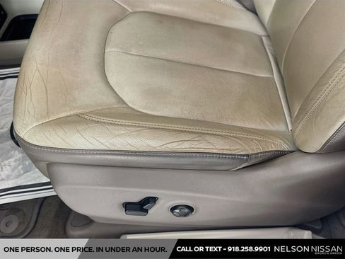 Used 2017 Chrysler Pacifica Touring-L FWD image 19