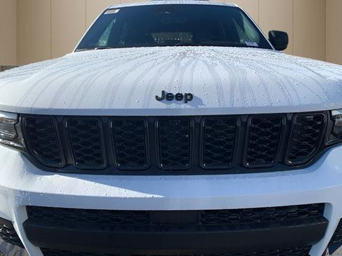 New 2025 Jeep Grand Cherokee L Altitude image 9