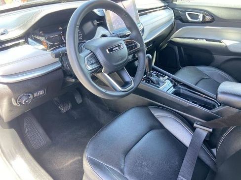 Used 2025 Jeep Compass Limited image 6
