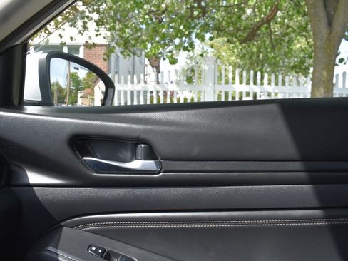 Used 2019 Nissan Altima 2.5 S FWD image 16