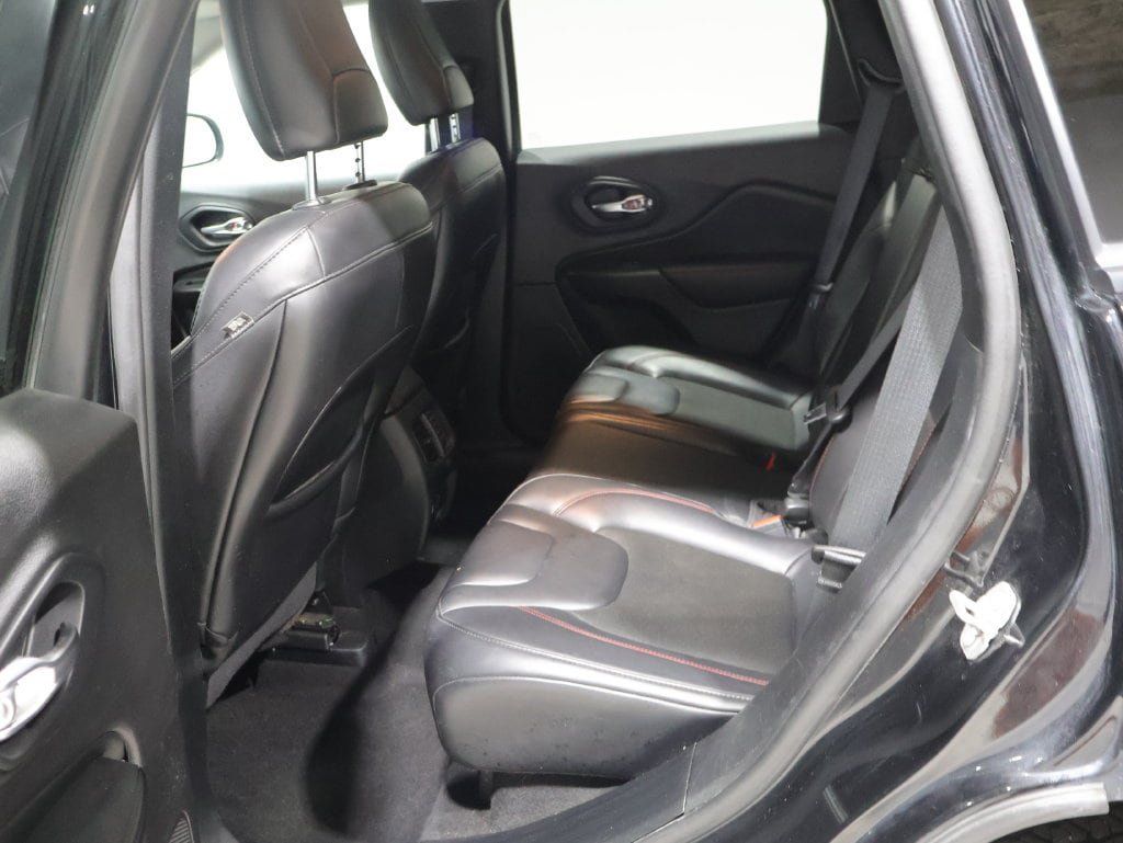 Used 2021 Jeep Cherokee Trailhawk w/ Comfort/Convenience Group AWD/4WD image 18