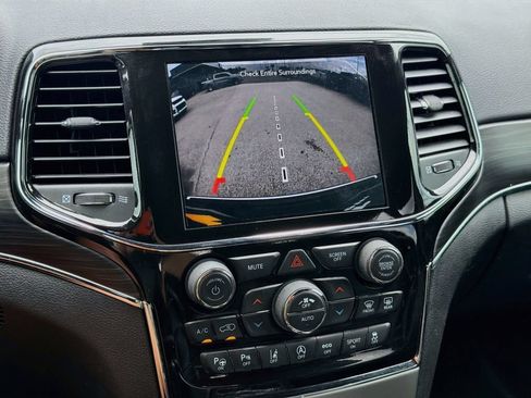 Used 2022 Jeep Grand Cherokee Limited w/ Technology Group AWD/4WD image 15