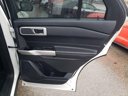 Certified 2022 Ford Explorer XLT w/ Equipment Group 202A image 18