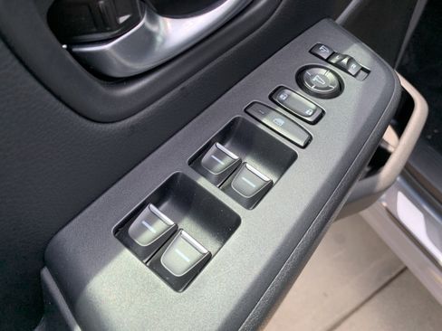 Used 2025 Honda Pilot TrailSport image 15