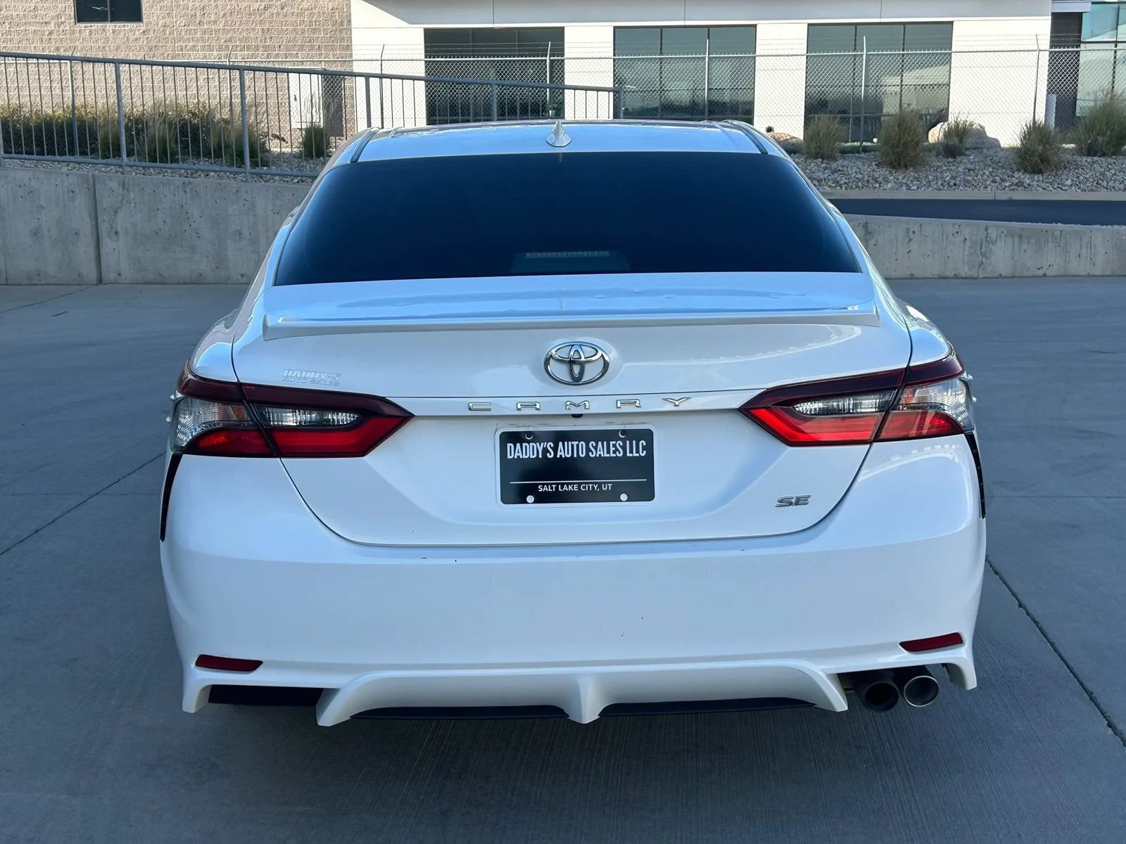 Used 2021 Toyota Camry SE FWD image 4