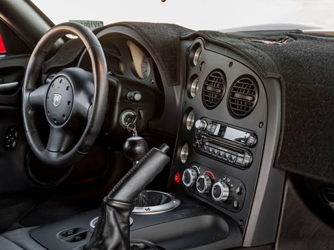 Used 2004 Dodge Viper SRT-10 RWD image 32