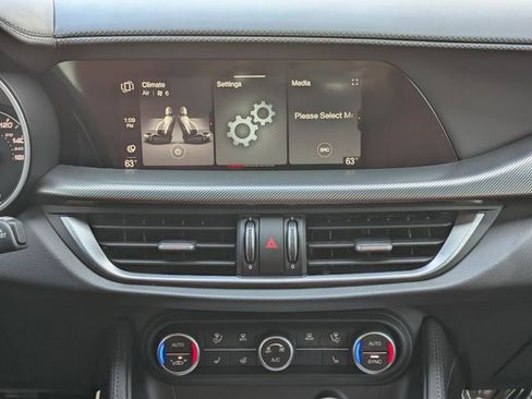 Used 2023 Alfa Romeo Stelvio Veloce image 17