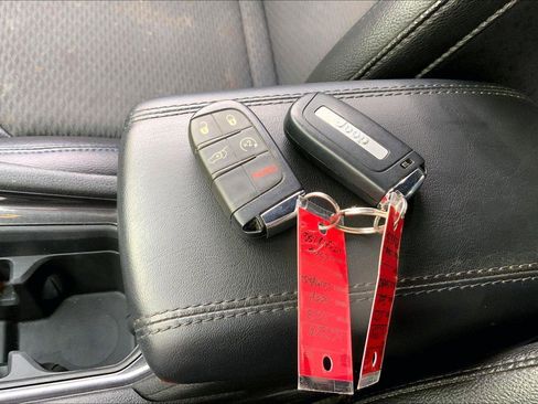 Used 2023 Jeep Compass Latitude w/ Convenience Group image 12