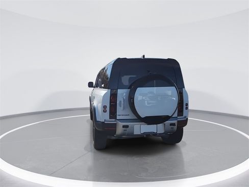 Used 2025 Land Rover Defender 110 S image 7