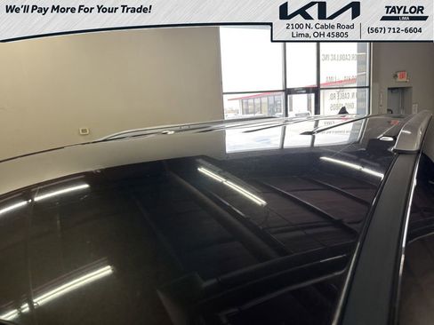 Used 2017 Kia Sedona LX w/ LX Essentials Premium Package image 12