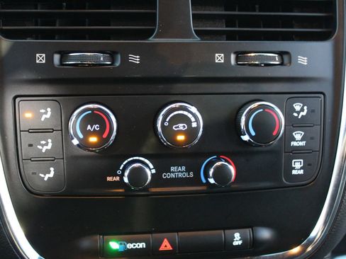 Used 2019 Dodge Grand Caravan SE FWD image 23