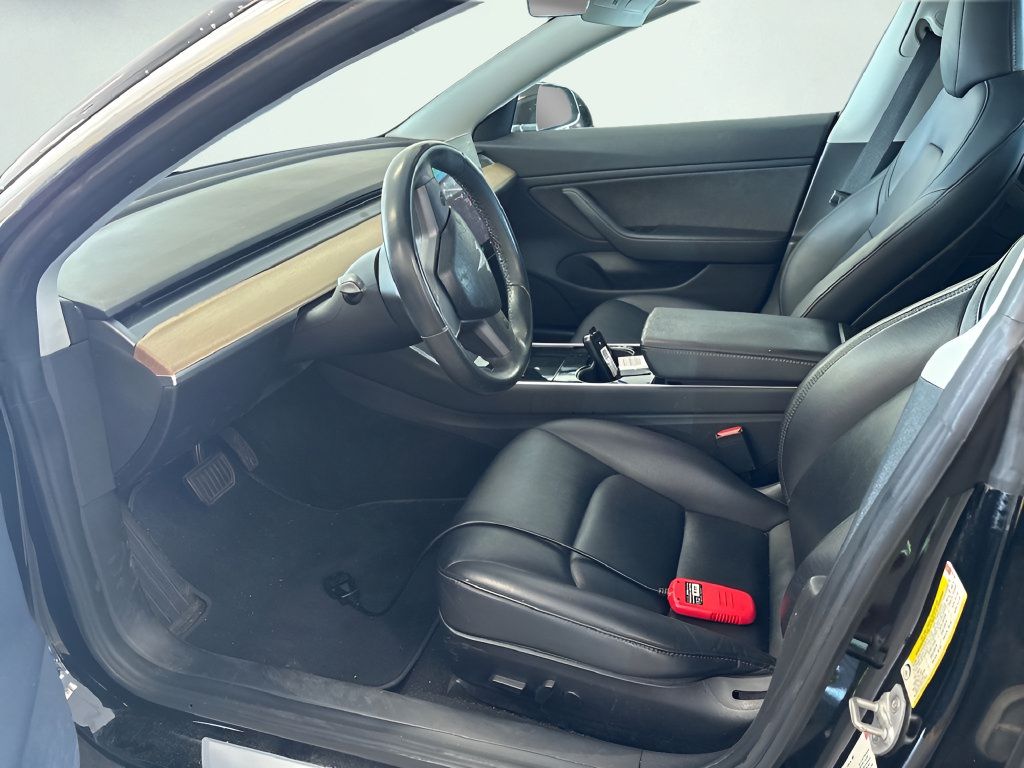 Used 2018 Tesla Model 3 Mid Range RWD image 3