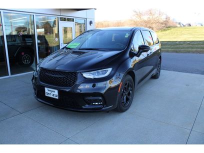 Used 2023 Chrysler Pacifica Touring-L w/ S Appearance Package