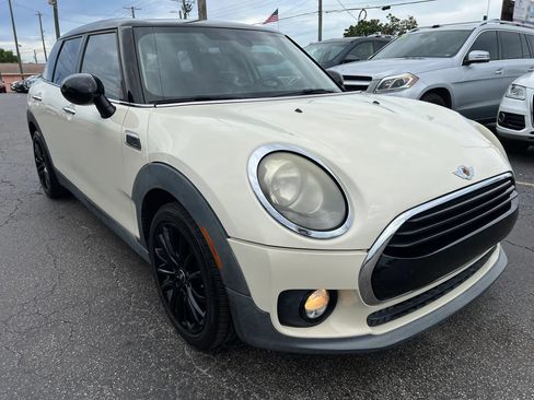 Used 2017 MINI Cooper Clubman FWD image 4