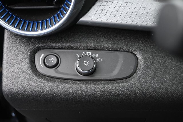 Used 2025 Chevrolet Trax LT FWD image 31