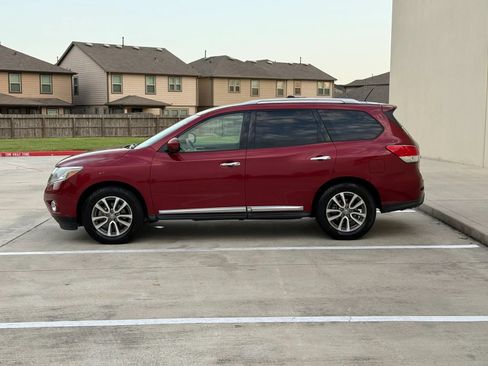 Used 2015 Nissan Pathfinder SL w/ SL Tech Package FWD image 4