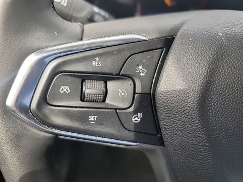 Used 2025 Chevrolet Trax LT w/ LT Convenience Package image 15