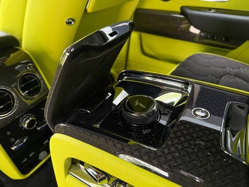 Used 2025 Rolls-Royce Cullinan Black Badge image 33