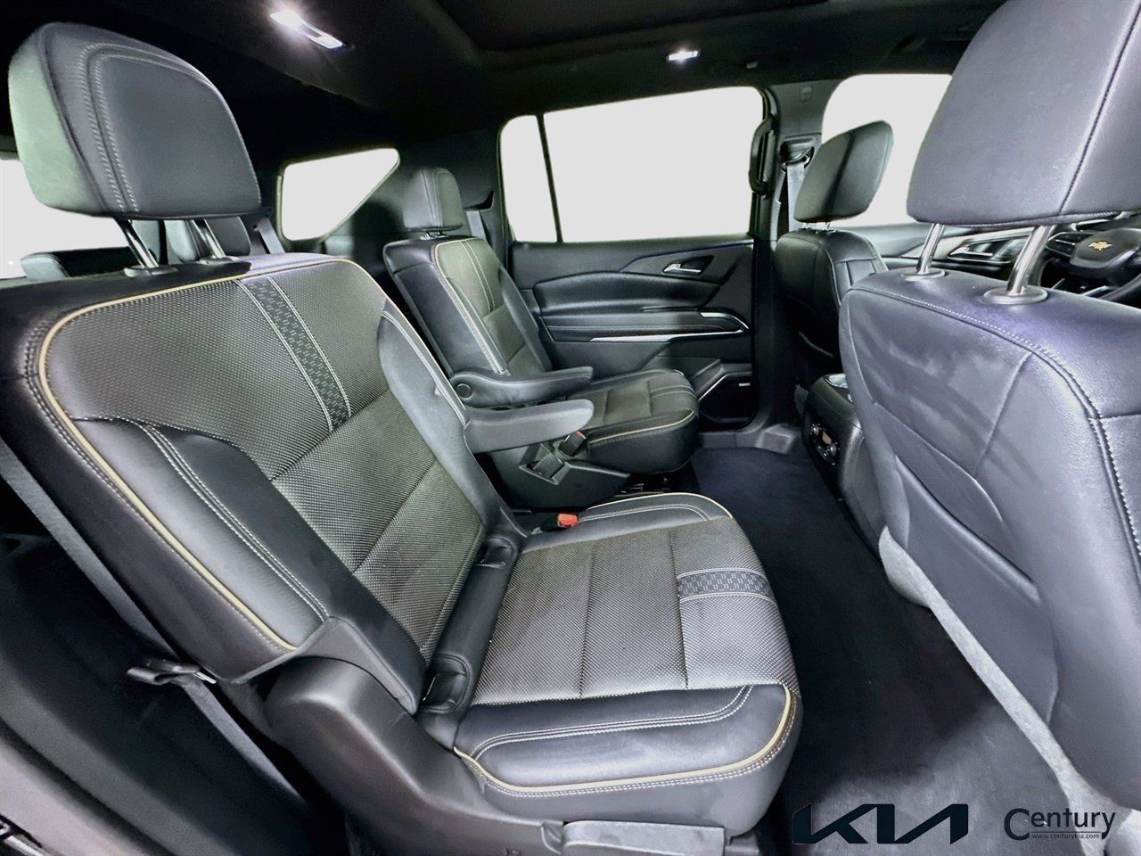 Used 2025 Chevrolet Traverse High Country AWD/4WD image 29